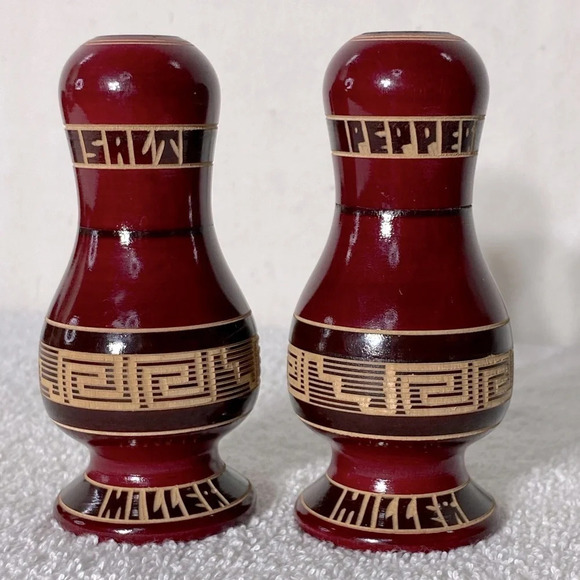 Vintage Burgundy Carved Wood Salt &  Pepper Shakers - Picture 1 of 9